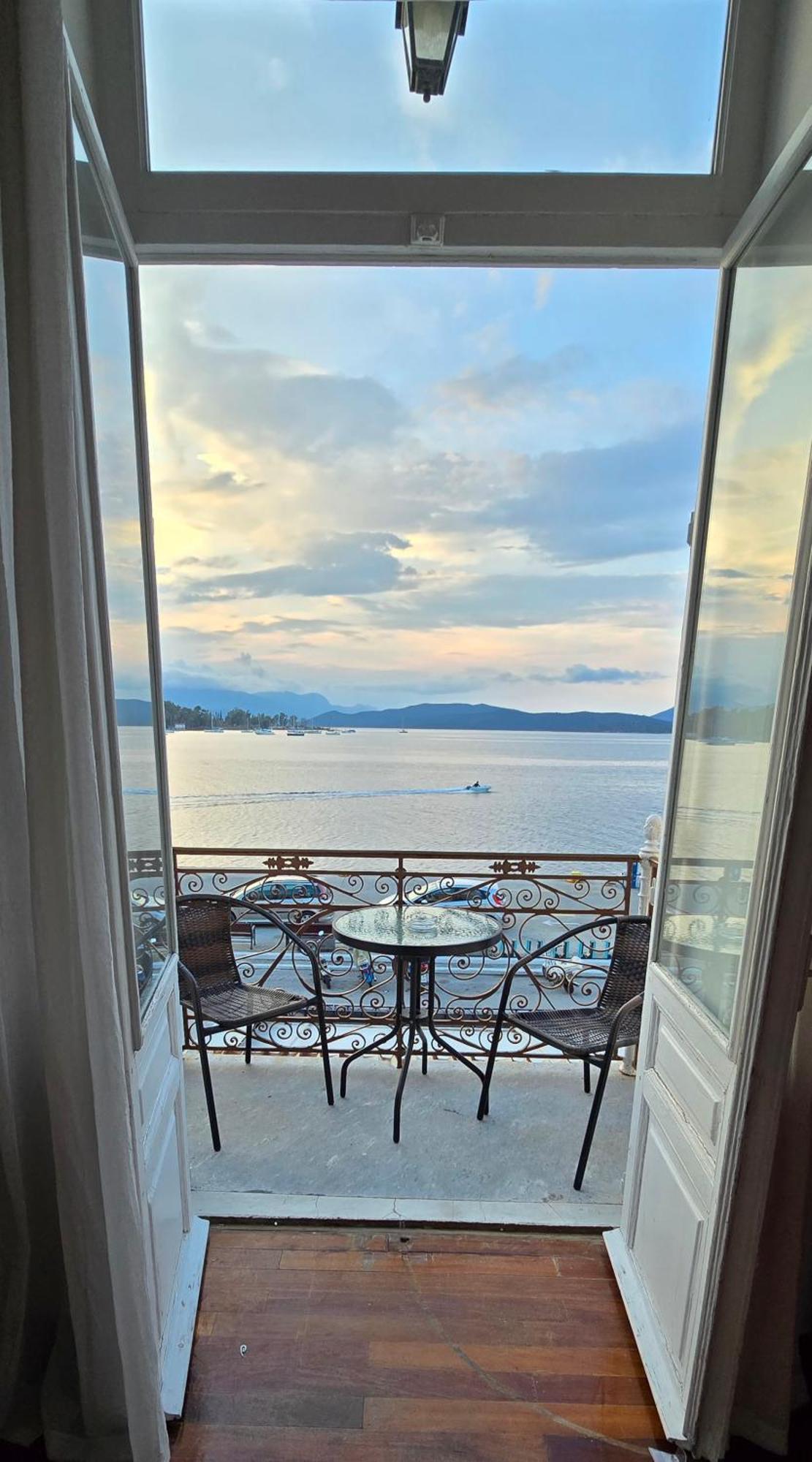 Poros Mood Hotell Poros Town Exteriör bild